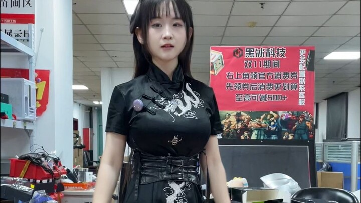 การเต้นสไตล์โบราณในชุดกี่เพ้าของน้องสาวศิษย์น้อยก็ยังคงดีมากเลยนะ