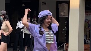 เมื่อคุณอยู่ที่วิทยาลัย ยินดีต้อนรับแฟลชม็อบเพื่อโซโล่เดี่ยวอย่างกะทันหัน เพื่อนร่วมทีมของคุณต้อนฝูง