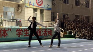 当军训遇上拉丁舞，帅哥美女动感热舞燃爆全场，学妹们尖叫不断，连教官都看呆了