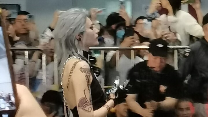 Vĩ đại, tự nhiên, chẳng cần phải tìm góc quay – Karina