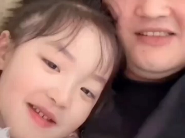 爸爸说下辈子做狗，女儿说天天给吃热乎的