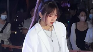 第一次穿西装路演咱们就是说热死了 MONSTA X《Love》路演直拍
