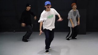 الجمال هو كل ما يهم! فتاة شقراء تؤدي رقصة هيب هوب مميزة Big Shot لـ Redy Shin