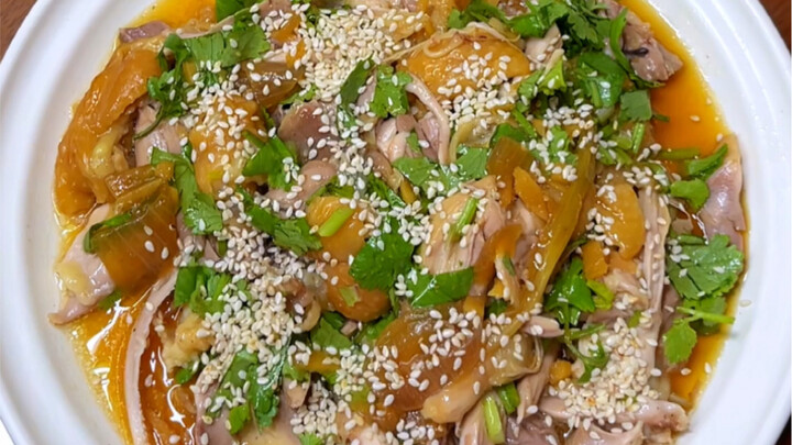 Membuat ayam suwir dengan minyak bawang menggunakan penanak nasi sangat praktis dan lezat! Bawang bo