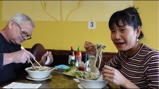 ÔNG XÃ DẪN VỢ XUỐNG NÚI ĂN PHỞ   ĐẶC BIỆT,@Nhung Ha cuoc song vung nui o my