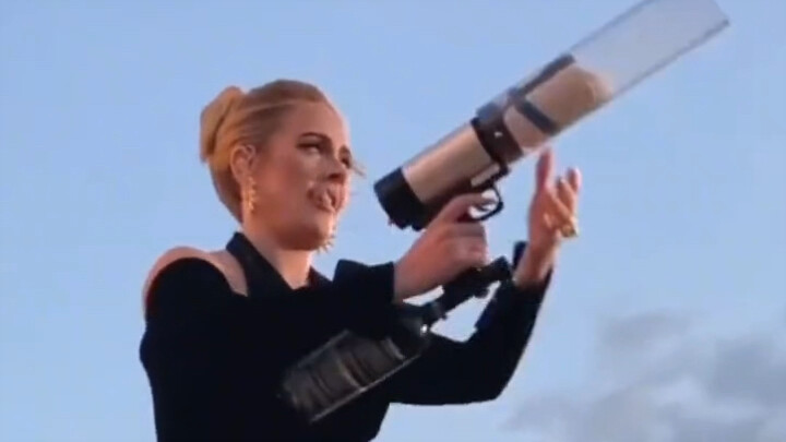 Adele làm bùng nổ khán giả