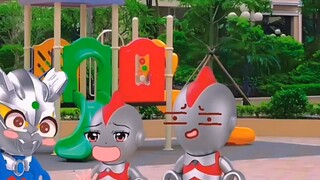 小小艾玩滑梯！
