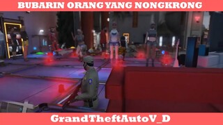 BUBARIN ORANG YANG LAGI NONGKRONG