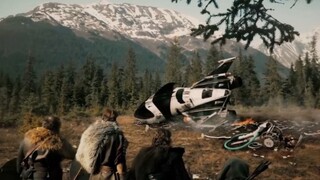 الإنسان القديم يواجه مقاتلة بين المجرات، فيسجد كآلهة دون أن يدري أنها غزو من قبيلة الوحوش الفضائية [