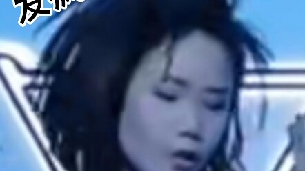 Elbow Sister, driven crazy by her phone’s contact list, is just a shy little girl~