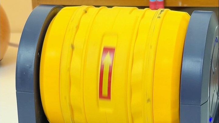 اكتمل المرحلة الثالثة من آلة صقل الأحجار الكريمة، وهذه المرة اكتسب الحجر حقًا ملامح أولية للأحجار ال