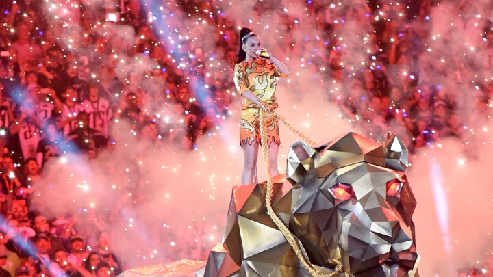 [เพลง] [LIVE] Katy Perry - โชว์พักครึ่งของการแข่ง Super Bowl (2015)
