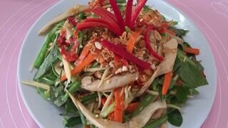 gỏi gà đậu ve. cả nhà làm ăn  là mê .món chay ngon tuyệt vời.