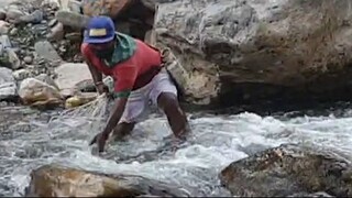 cast netting in Nepal | himalayan trout fishing with handmade cast net |