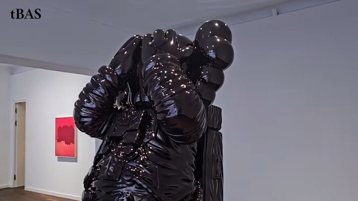 KAWS - Galerie Max Hetzler - Berlin Art Scene
