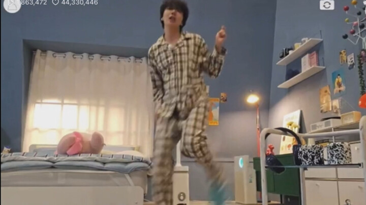 🐿️: ليس صعباً على الإطلاق، فقط أرمِ الهاتف واقفز واستمتع!🕺