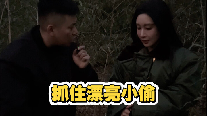 Cô gái xinh đẹp sống bằng việc nhặt rác