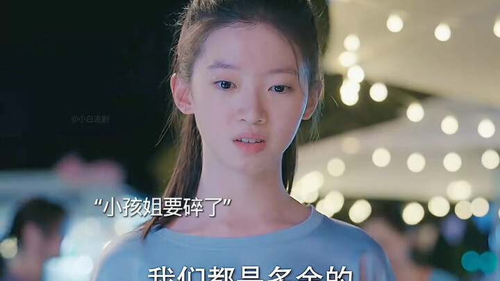 A couple pretended to fight just to eat barbecue, but their little sister caught on and was absolute