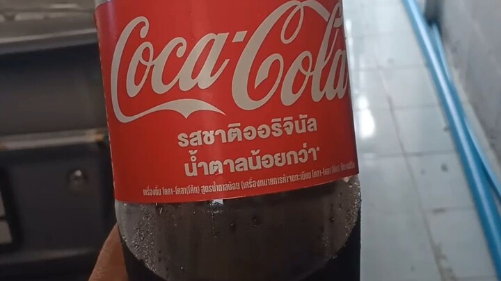 #Coke Original, chai lớn, xin hãy chia sẻ.
