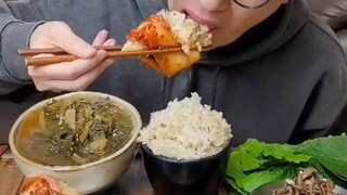Looks authentic at a glance—exactly the kind of mukbang that fits the stereotype.