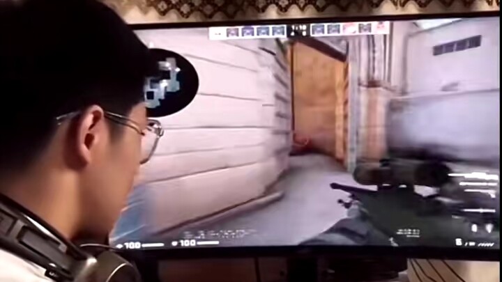 พวกเขาว่าผู้ชายที่เล่นเกม cs ได้หล่อมาก