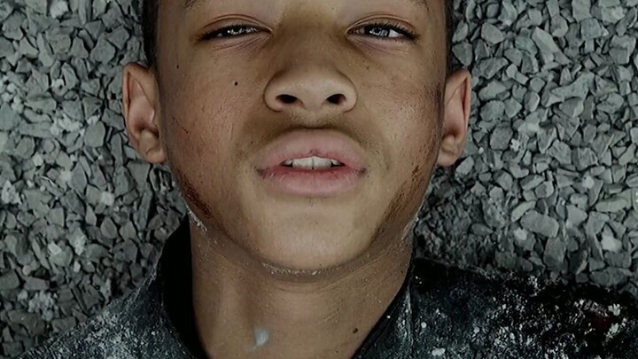 1,000 years later, Earthlings return to Earth on an adventure—only to bring an alien monster with th