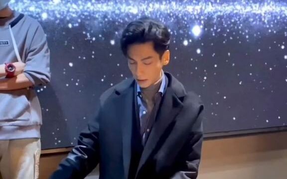 This part turned out to be Luo Yunxi's impromptu performance!
