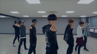 NCT DREAM, I really love the vibe in this practice room; while having fun, they somehow always manag