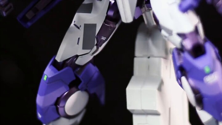 The first symmetrical double-shield and double-gun Gundam 00Q in the history of Station B
