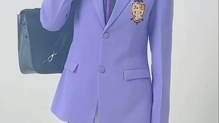 This is what a true fashion influencer looks like—showcasing clothes without caring about herself at