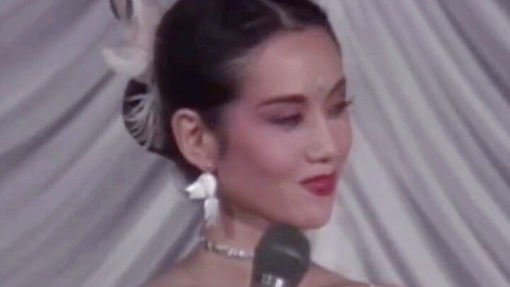 造物主在创造杨丽萍时把美貌瓶子倒翻了