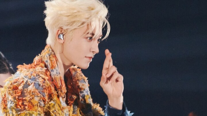 التاي تشي بالإضافة إلى حركة الخط الواحد، هذه الرقصة مصممة بعناية فائقة! كما أن التأثير المسرحي النات