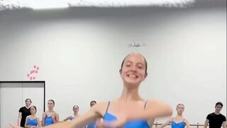 Ballet Class丨Who hasn't had some social S moments?