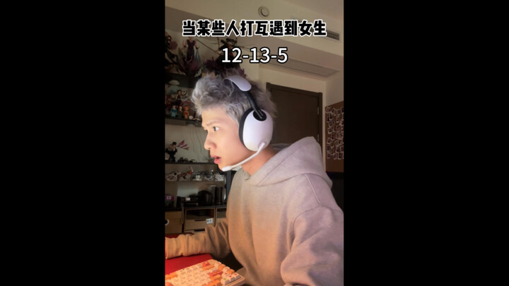 Khi một số người chơi game gặp gái xinh