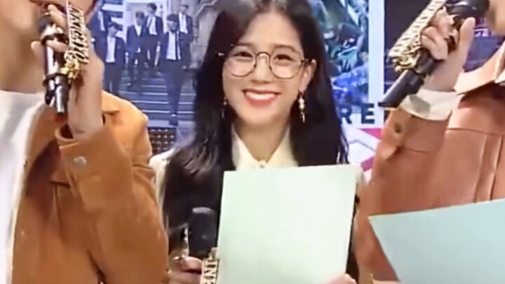 【Kim Ji-soo】Peragaan busana MC Jisoo, untuk imut tetap harus lihat wajahnya!