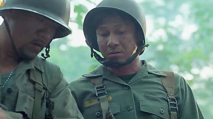 Kapten yang tidak beruntung bertemu dengan rekan satu timnya yang bodoh, masing-masing lebih buruk d