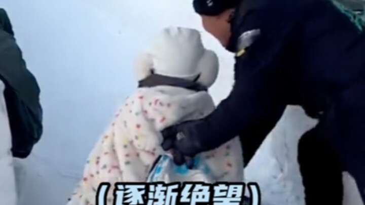 Sobat Kentang kecil, kalau pergi main ke Harbin, jangan lupa gantungkan KTP di leher biar mereka tah