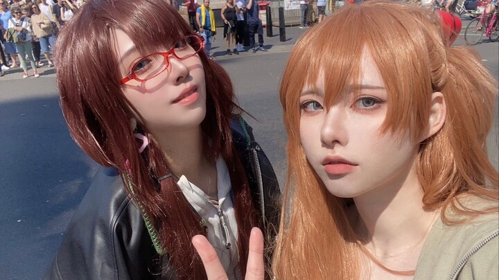 إعادة تمثيل أغنية "One Last Kiss" مع أسكا وماكيهو في شوارع لندن؟！