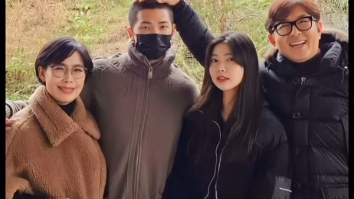 BTS Members’ Family Photos: The Warm Bonds of Kin Hidden Behind the Lens