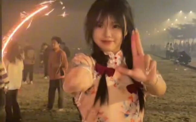 Using sparklers like this during the New Year is seriously stunning!