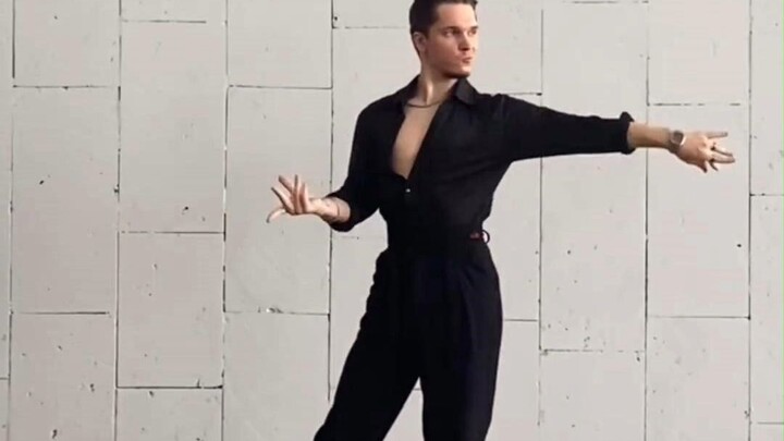 Super Detailed Breakdown of Basic Hand Movements in Latin Dance