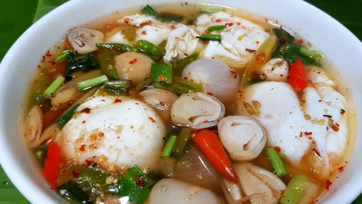 881 ต้มแซ่บไข่ดาวน้ำ ไข่เยิ้มๆ ซดน้ำร้อนๆ คล่องคอ Spicy soup with Poach