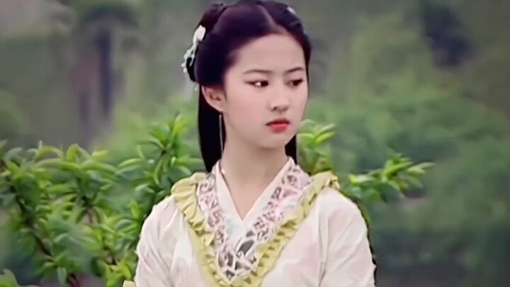 The simple outfit is fresh and beautiful!