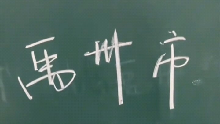 الشابة تستطيع كتابة "حروف معكوسة" بكلتا يديها!