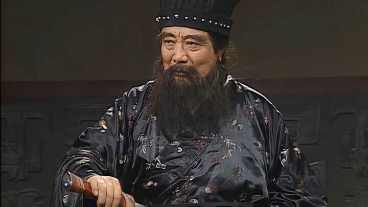 In his youth, Dong Zhuo idolized Huo Qubing and defended the frontier for the Han dynasty for decade