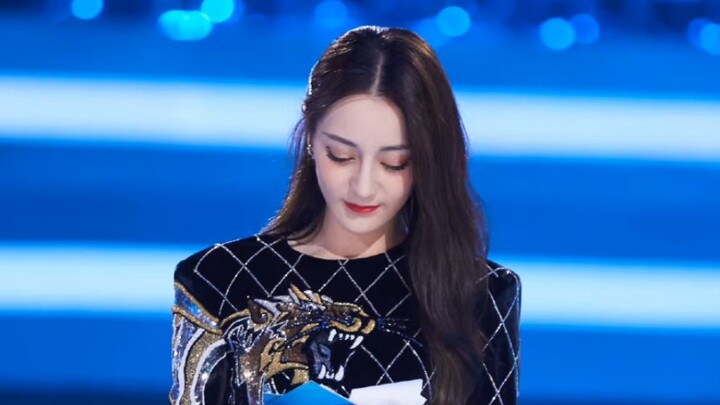 I miss Dilraba Dilmurat, the founder of the boy band, who shines every time she appears