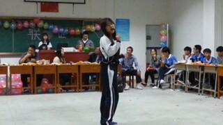 Shocked! A 14-year-old girl sang "Gintama" in front of the whole class, and her classmates couldn't 