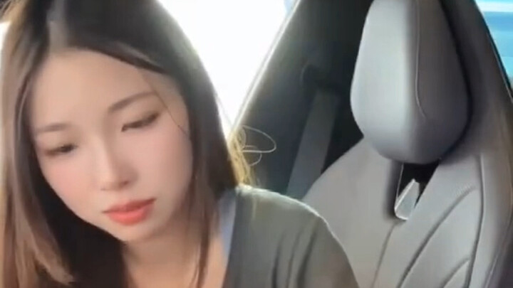 The Jiyue female anchor was told during a live broadcast that her company had gone bankrupt, and she