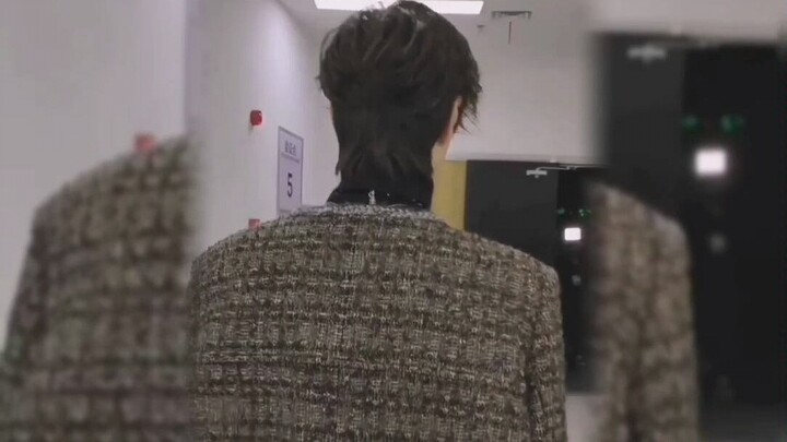 [Bojun Yixiao] เขาวิ่งไปหาเขา รอยยิ้มของเขาสดใสราวกับดอกไม้ ฉันหวังว่าความงามของโลกจะเชื่อมโยงกับคุณ