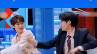 兄弟默契齐舞